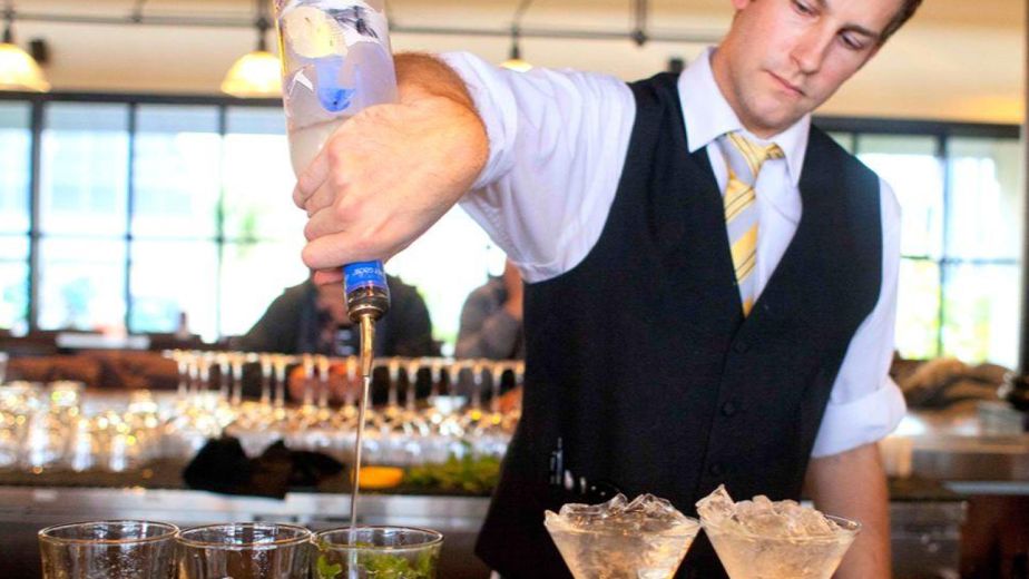 How to Hire a Bartender for a Private Party: A Complete Guide