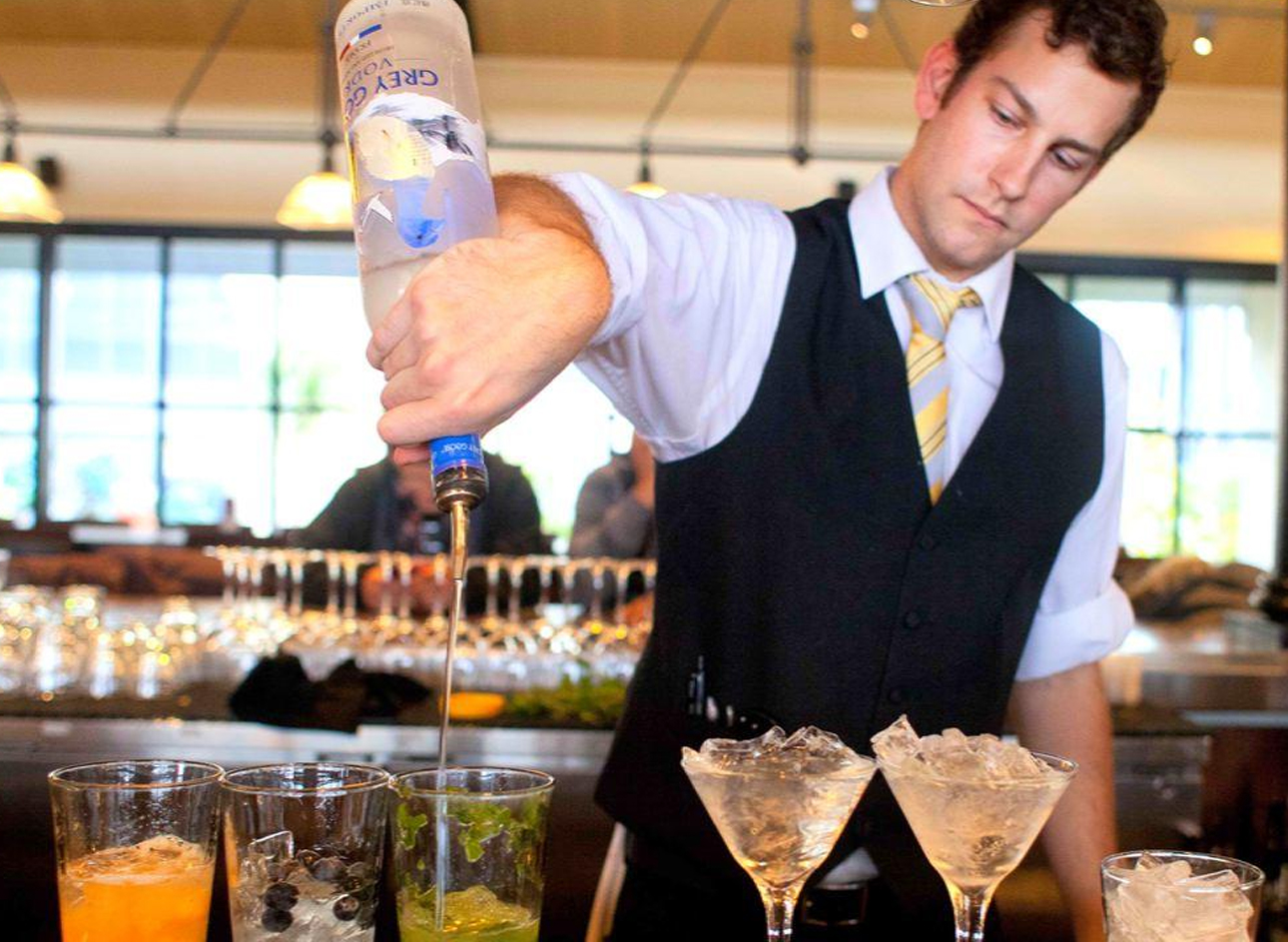 How to Hire a Bartender for a Private Party: A Complete Guide